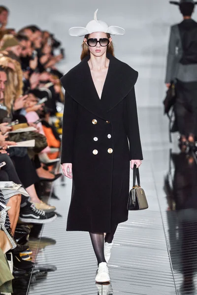 Look 11